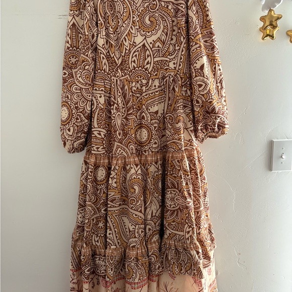 Tolavita Long Sleeve Paisley Maxi Dress in Tan and Cream | Tolavita Modest Maxi - Picture 4 of 12